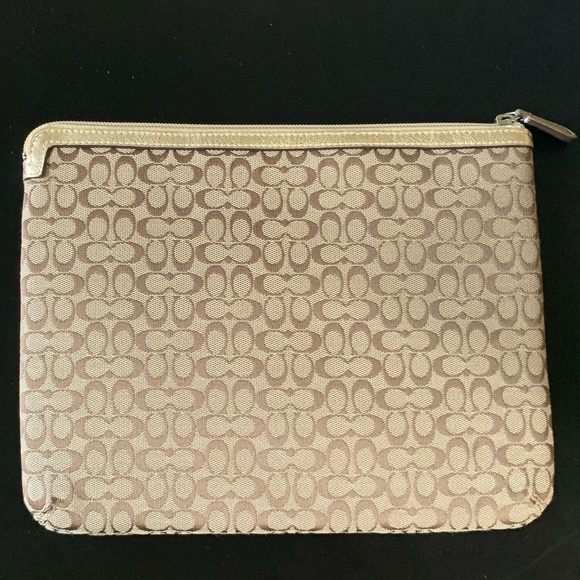 COACH Case - Picture 2 of 3